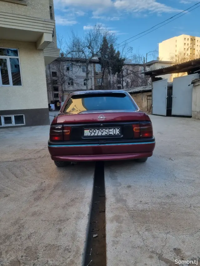 Opel Vectra A 1993 · 1.6 MT