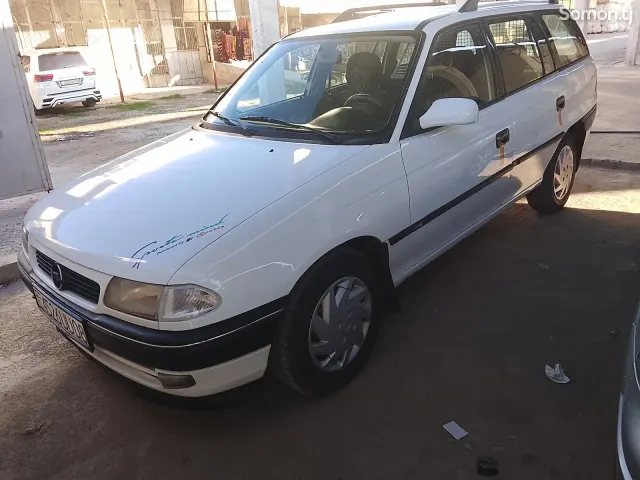 Opel Astra F 1996 · 1.6 MT