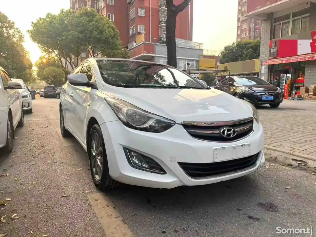 Hyundai Elantra 2015 · 1.6 AT