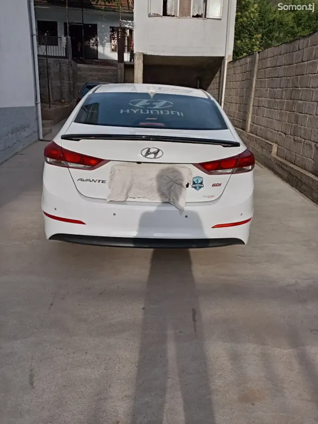 Hyundai Avante 2015 · 1.6 AT