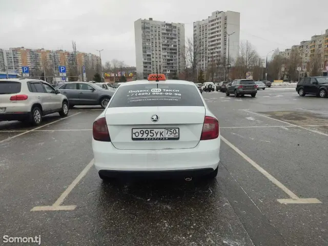 Skoda Rapid 2015 · 1.6 MT