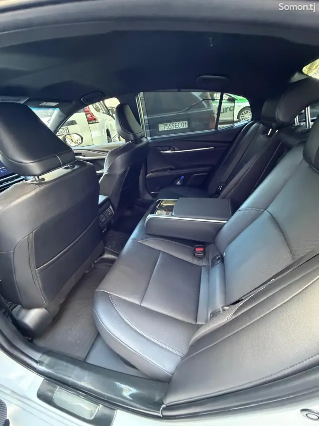 Toyota Camry 2025 · 2.5 AT