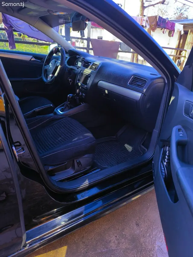Volkswagen Jetta 2013 · 2.5 AT