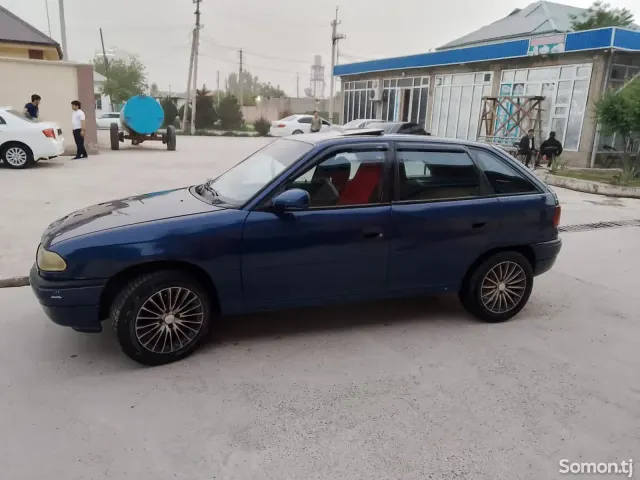 Opel Astra F 1996 · 1.6 MT