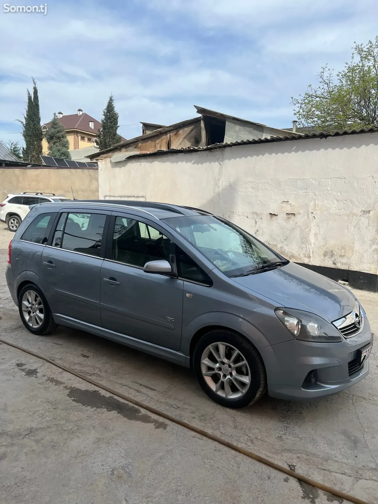 Opel Zafira 2010 · 1.9 MT