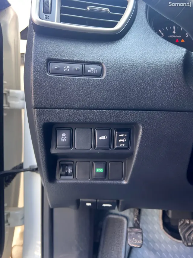 Nissan X-Trail 2015 · 2.5 AT
