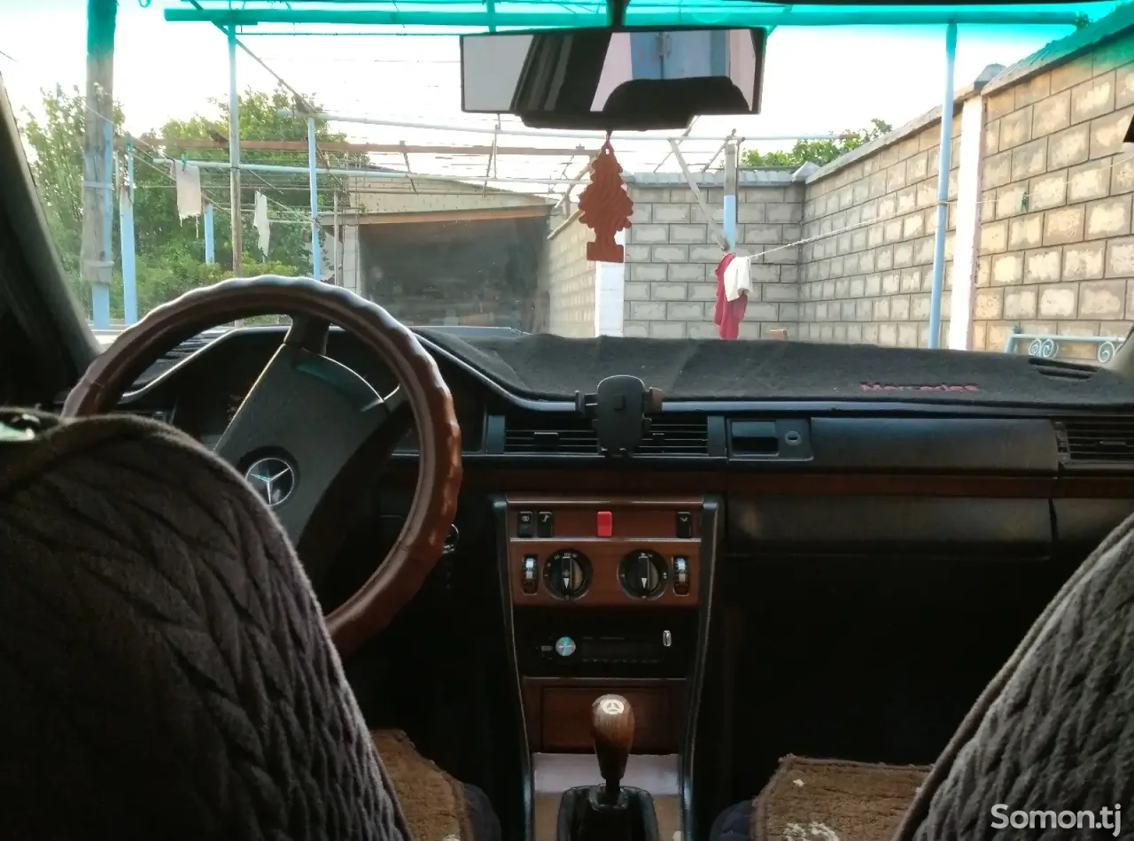 Mercedes-Benz W124 1991 · 2.0 MT