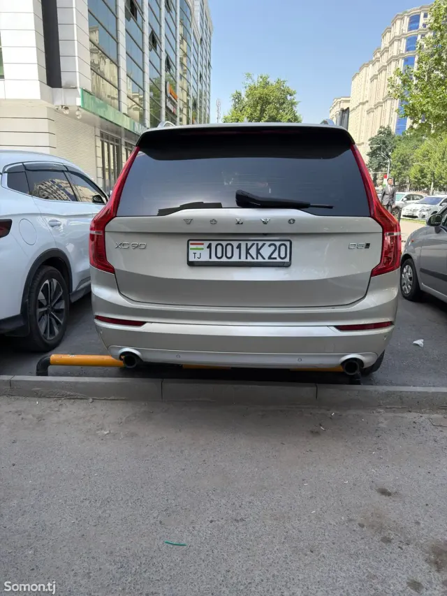 Volvo XC90 2019 · 2.0 AT