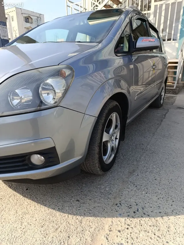 Opel Zafira 2007 · 1.8 MT