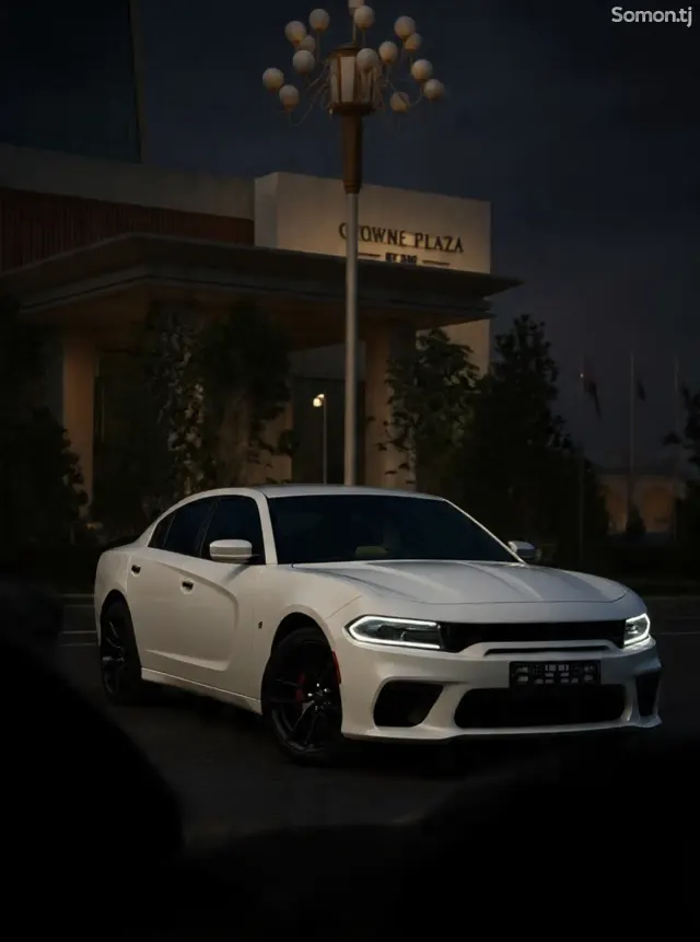Dodge Charger 2016 · 3.7 AT