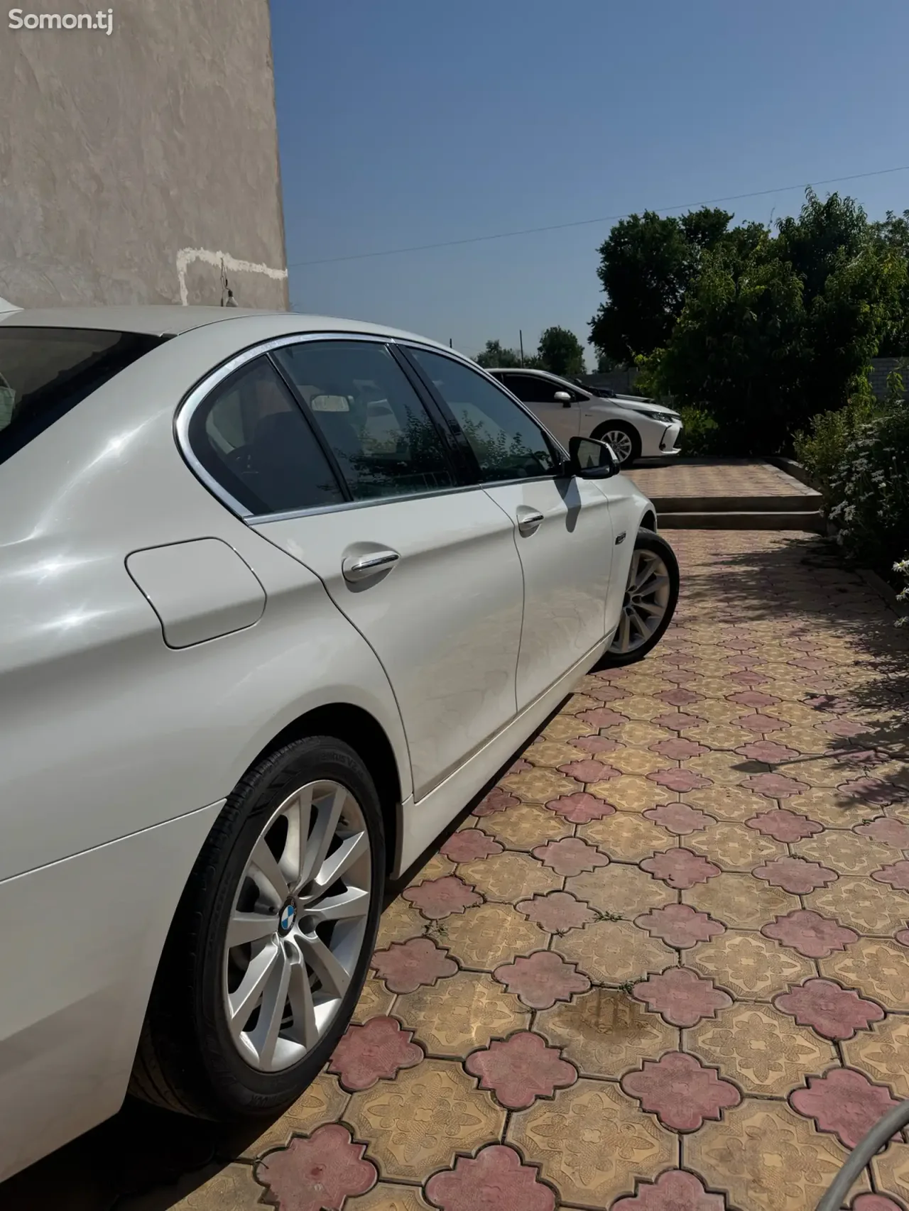BMW 5 series 2016 · 2.0 AT