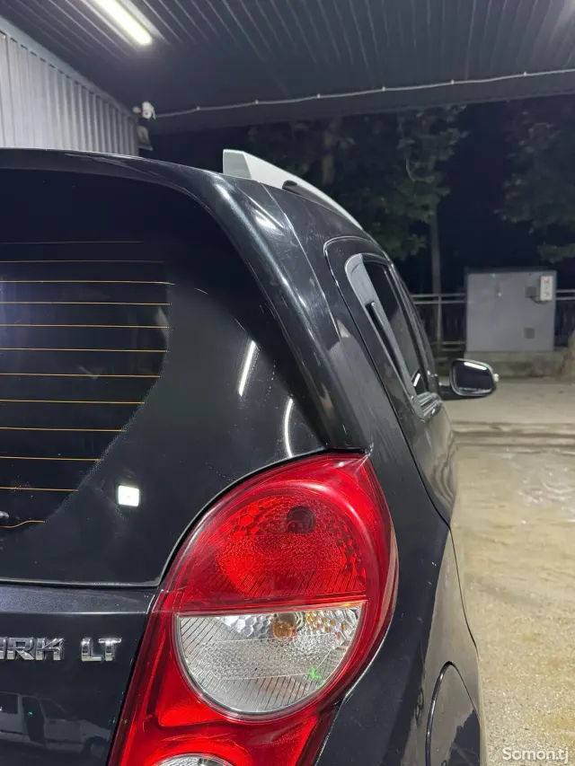 Chevrolet Spark 2015 · 1.0 AT