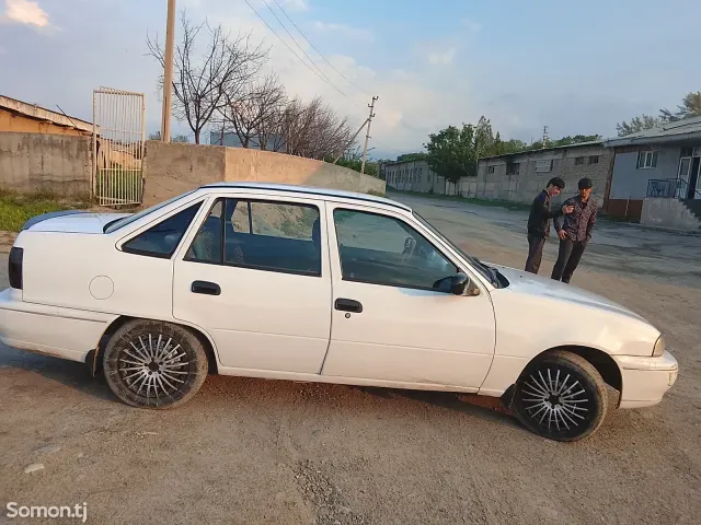Daewoo Nexia 1995 · 1.5 MT