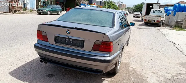 BMW 3 series 1993 · 1.8 MT