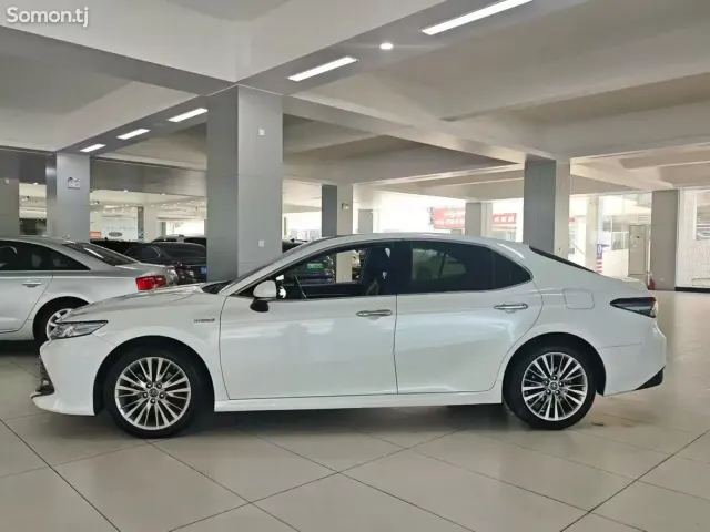 Toyota Camry 2018 · AT