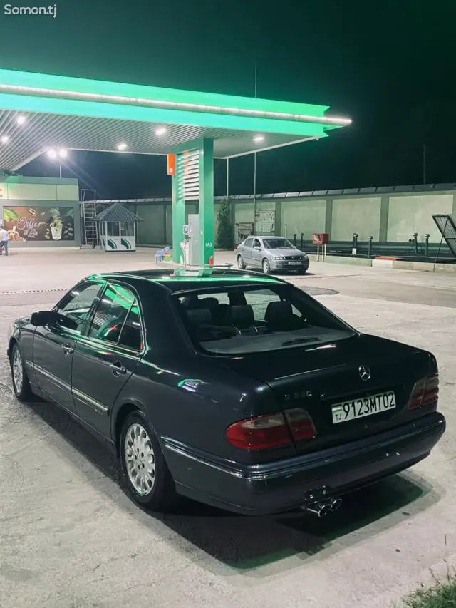 Mercedes-Benz E class 2000 · 2.4 AT