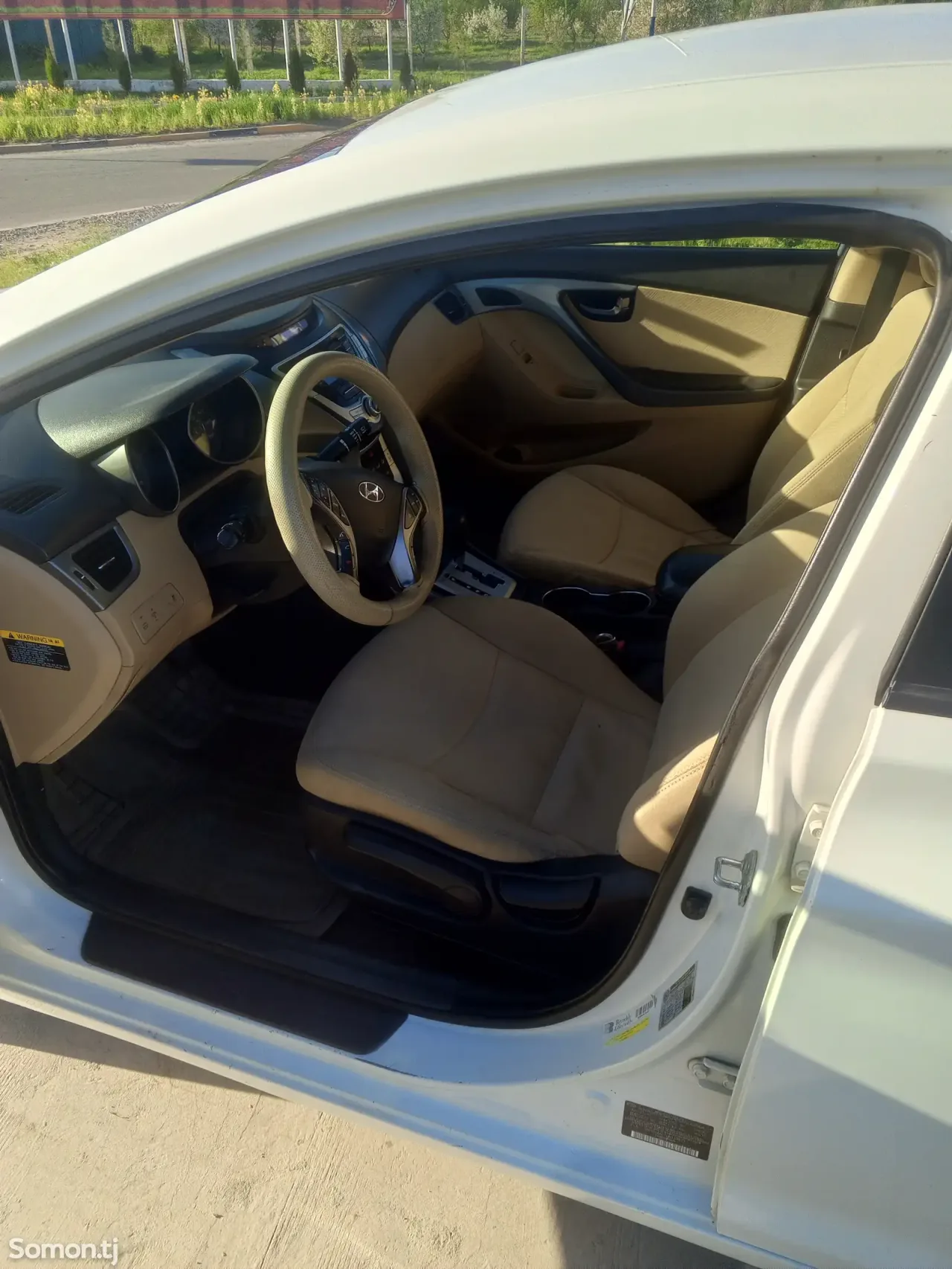 Hyundai Elantra 2013 · 1.6 AT