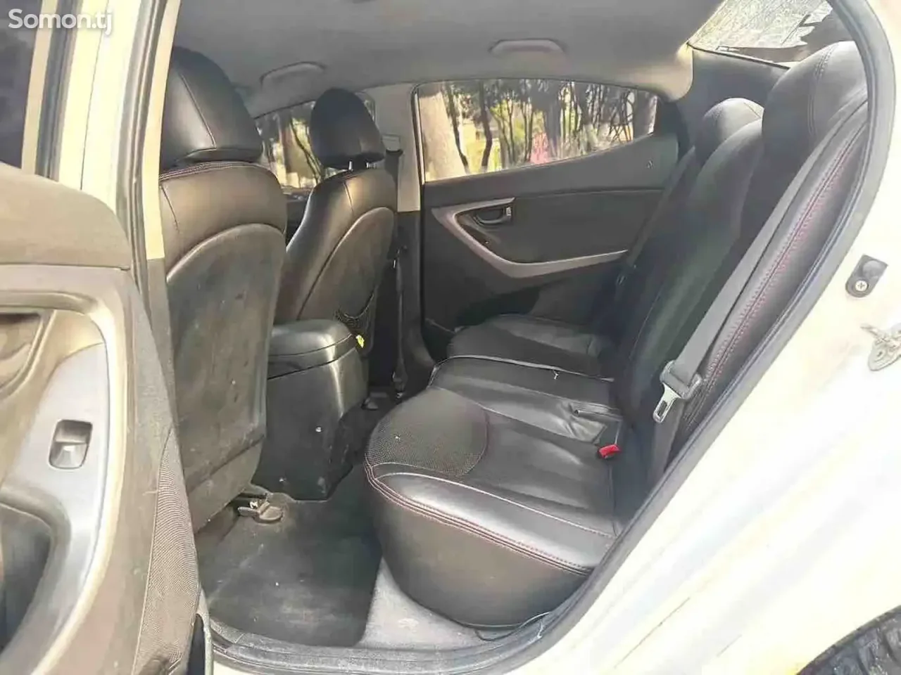 Hyundai Elantra 2015 · 1.6 AT