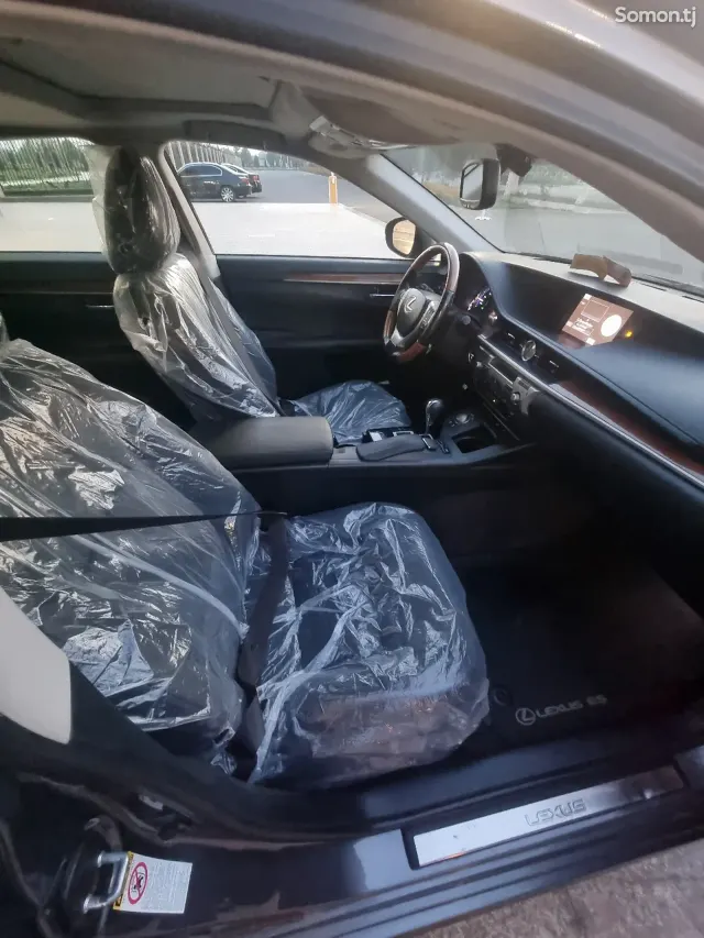 Lexus ES series 2014 · 2.5 AT