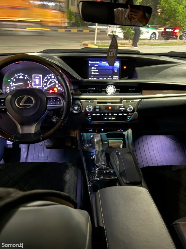 Lexus ES series 2016 · 3.5 AT