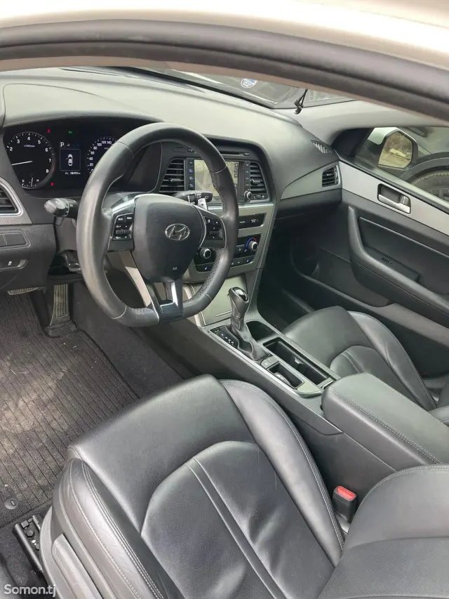 Hyundai Sonata 2015 · 1.6 AT
