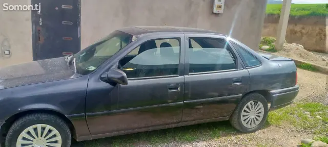 Opel Vectra A 1993 · 1.6 MT