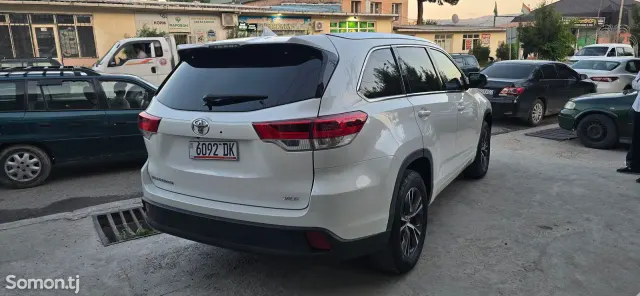 Toyota Highlander 2016 · 3.5 AT