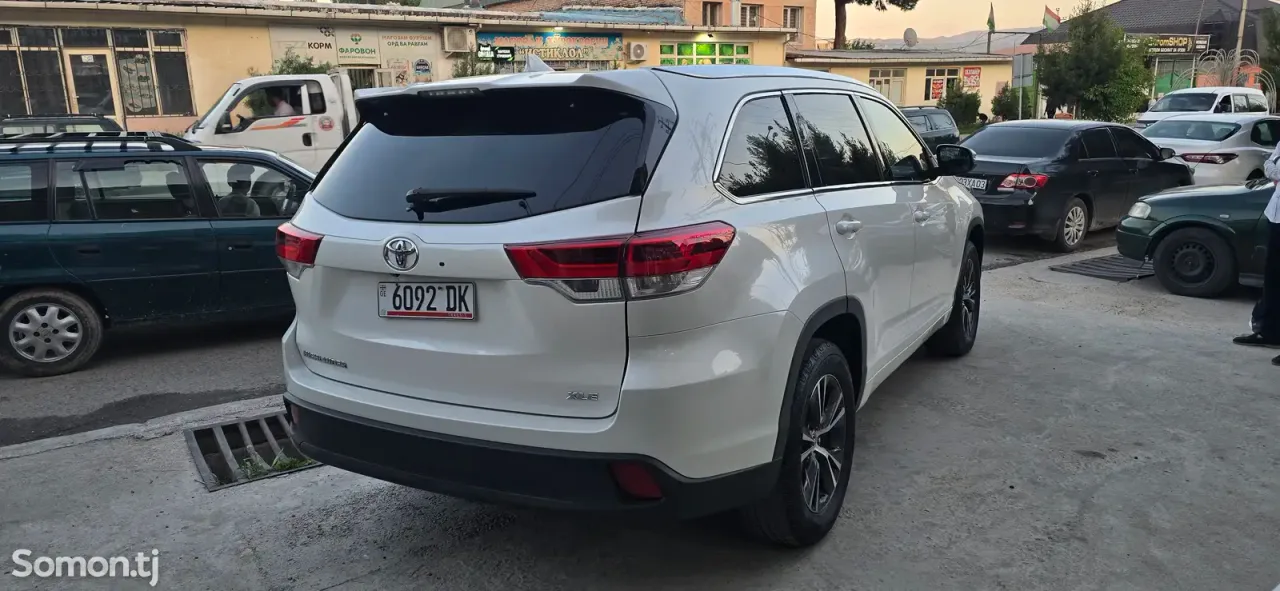 Toyota Highlander 2016 · 3.5 AT