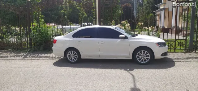 Volkswagen Jetta 2011 · 2.5 AT