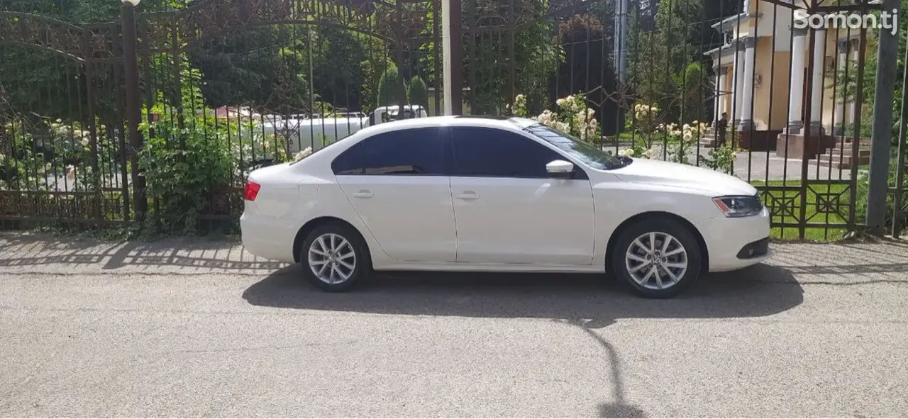 Volkswagen Jetta 2011 · 2.5 AT