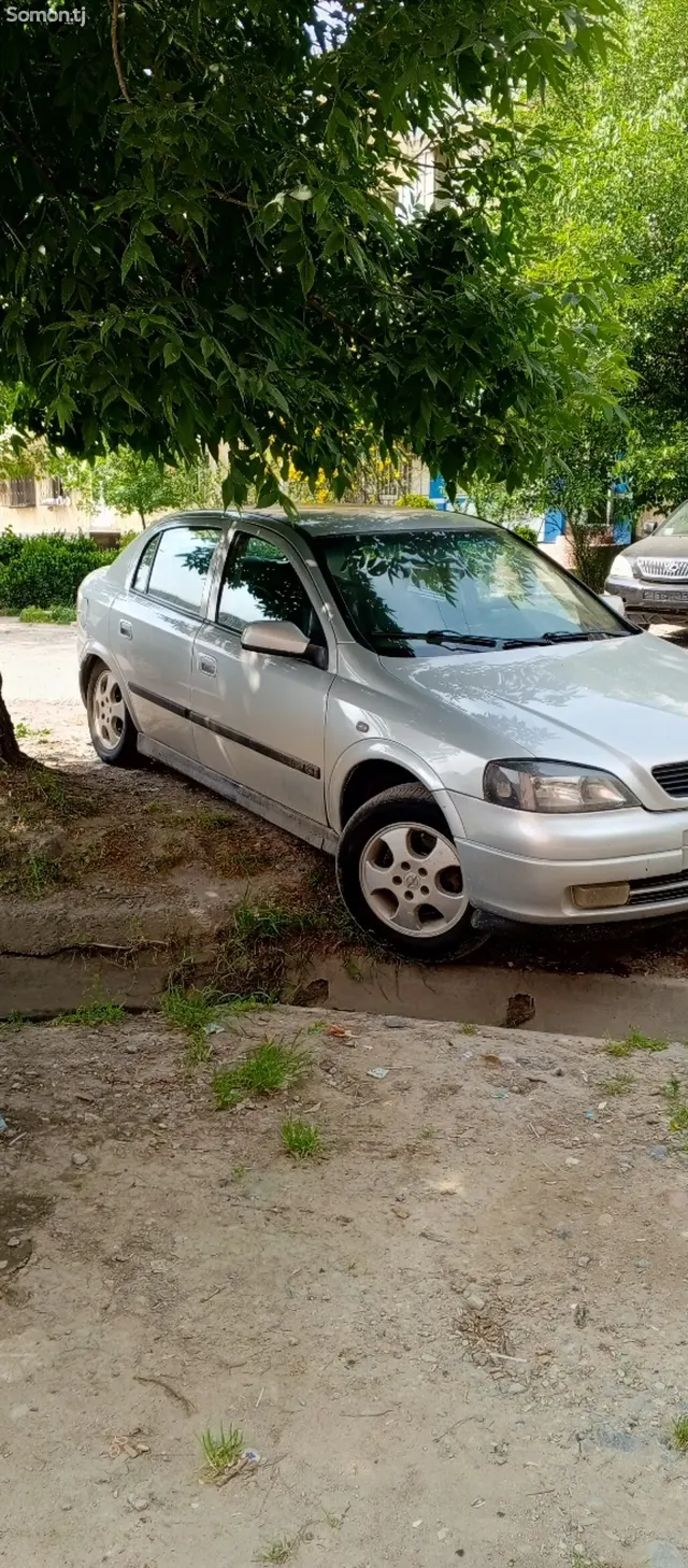 Opel Astra G 1999 · 1.8 MT