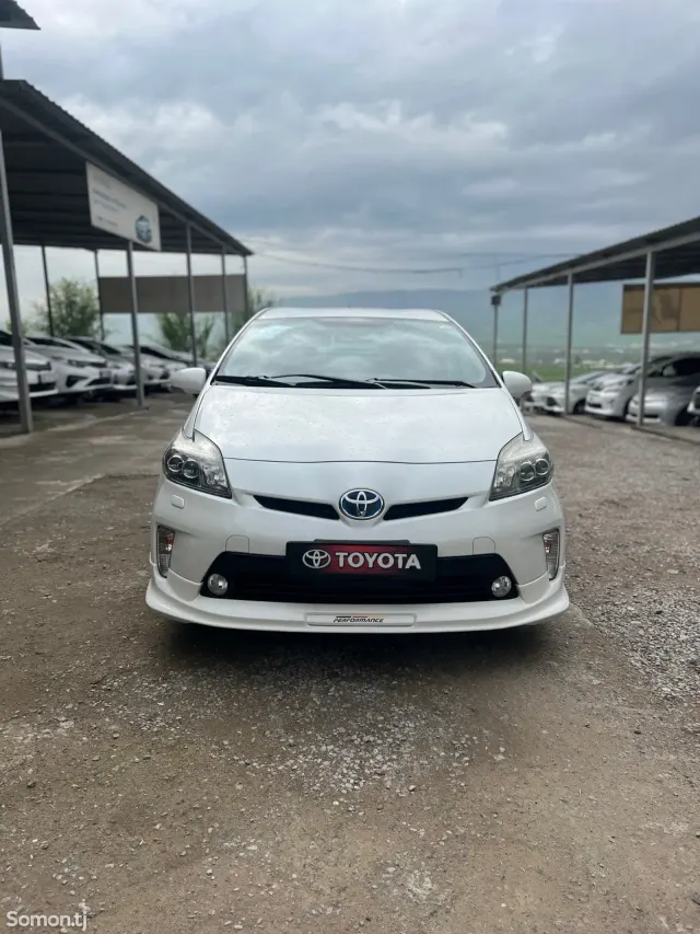 Toyota Prius 2014 · 1.8 AT