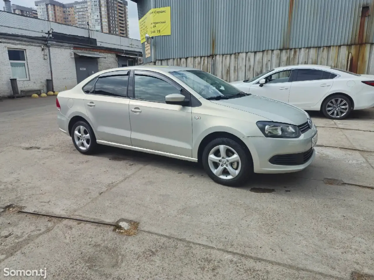 Volkswagen Polo 2012 · 1.6 AT