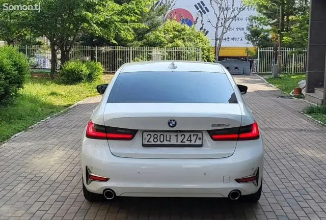 BMW 3 series 2019 · 2.0 AT