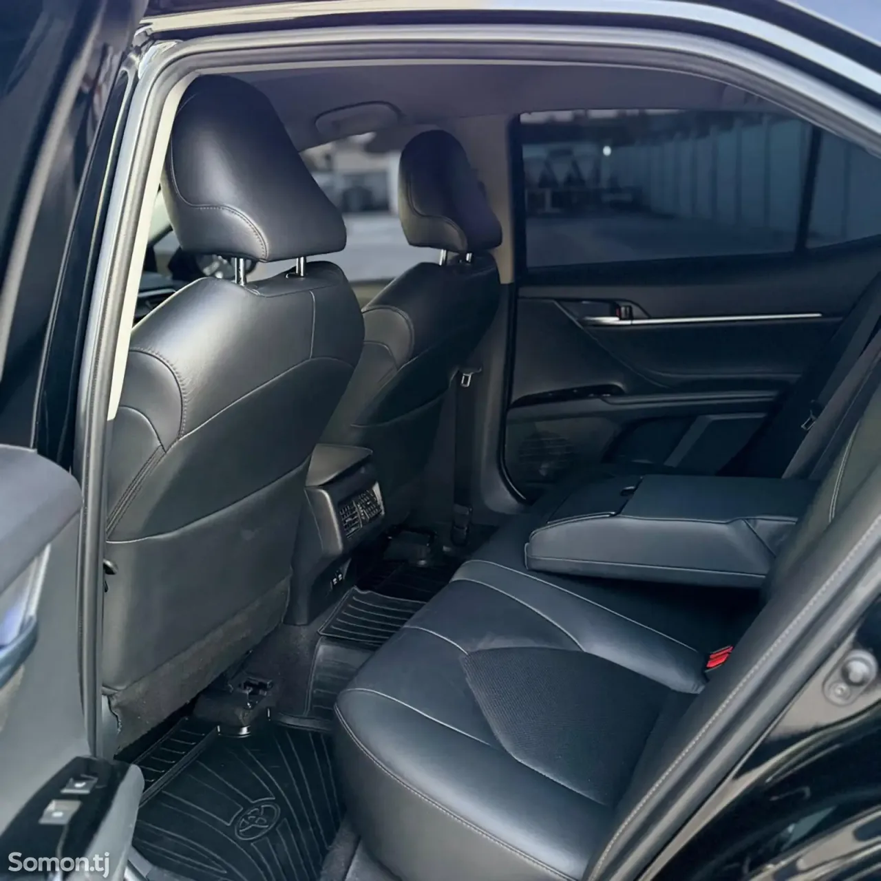 Toyota Camry 2019 · 2.5 AT