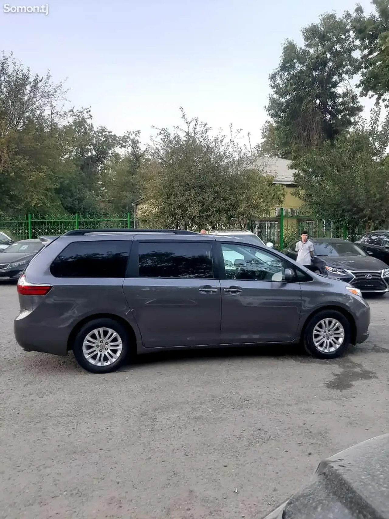 Toyota Sienna 2017 · 3.5 AT