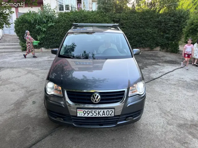 Volkswagen Touran 2007 · 1.9 AT
