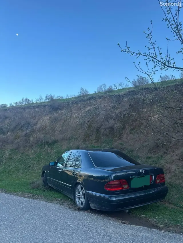Mercedes-Benz E class 1995 · 2.0 MT