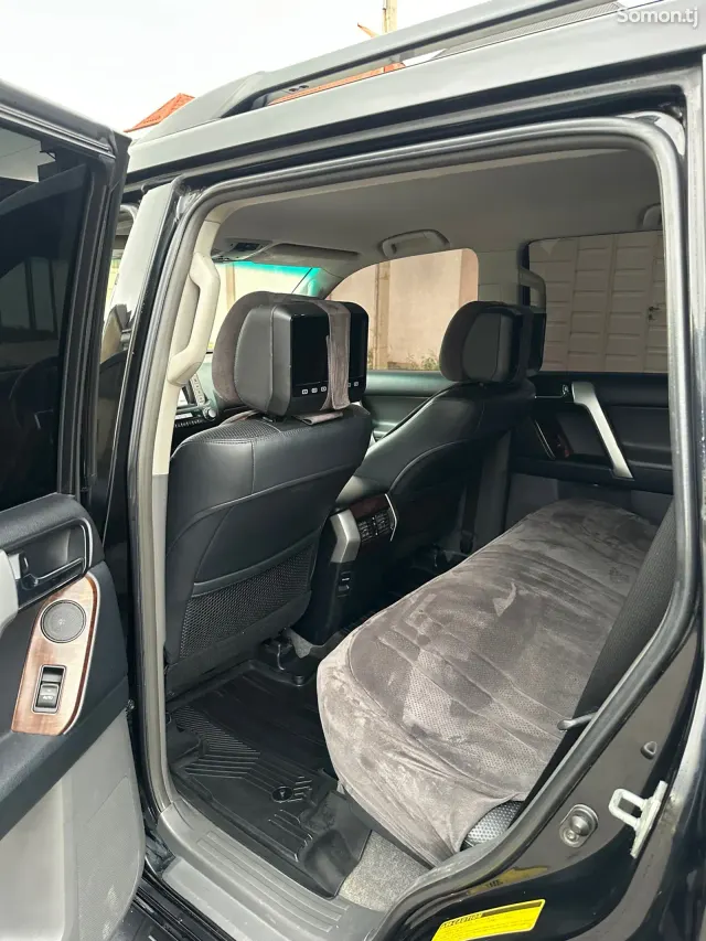 Toyota Land Cruiser Prado 2013 · 4.0 AT