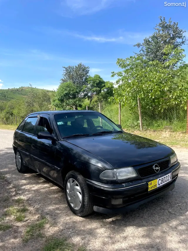 Opel Astra F 1995 · 1.6 MT