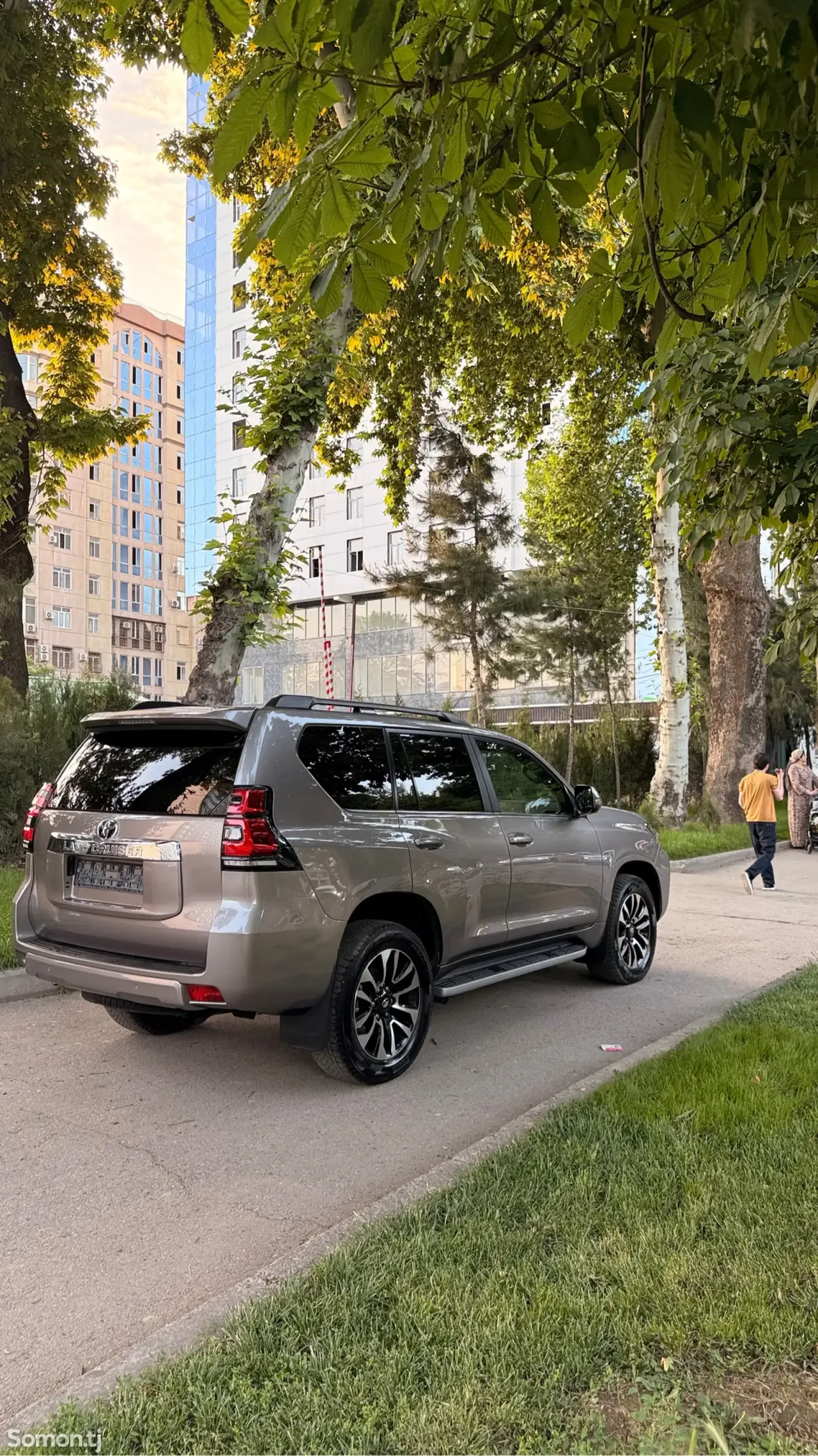Toyota Land Cruiser Prado 2022 · 2.8 AT