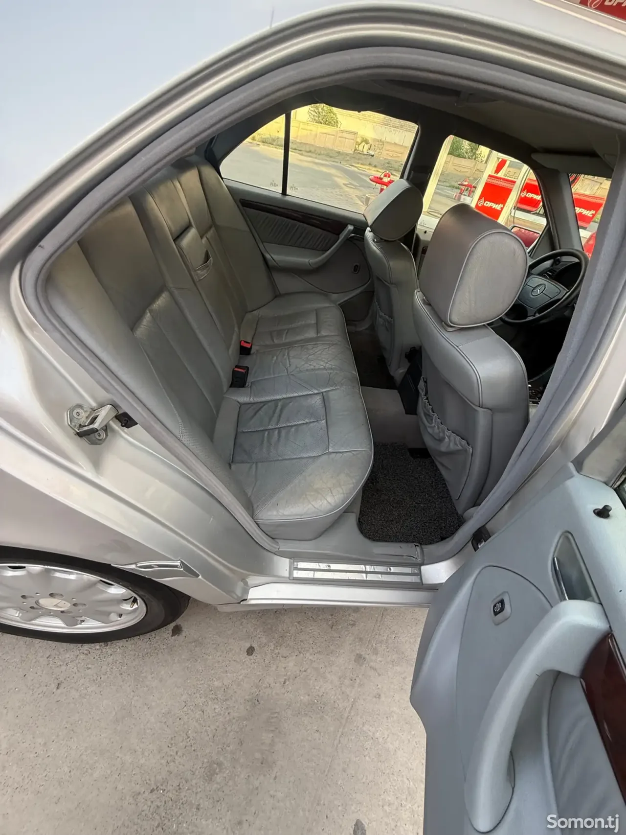 Mercedes-Benz C class 2000 · 2.8 AT