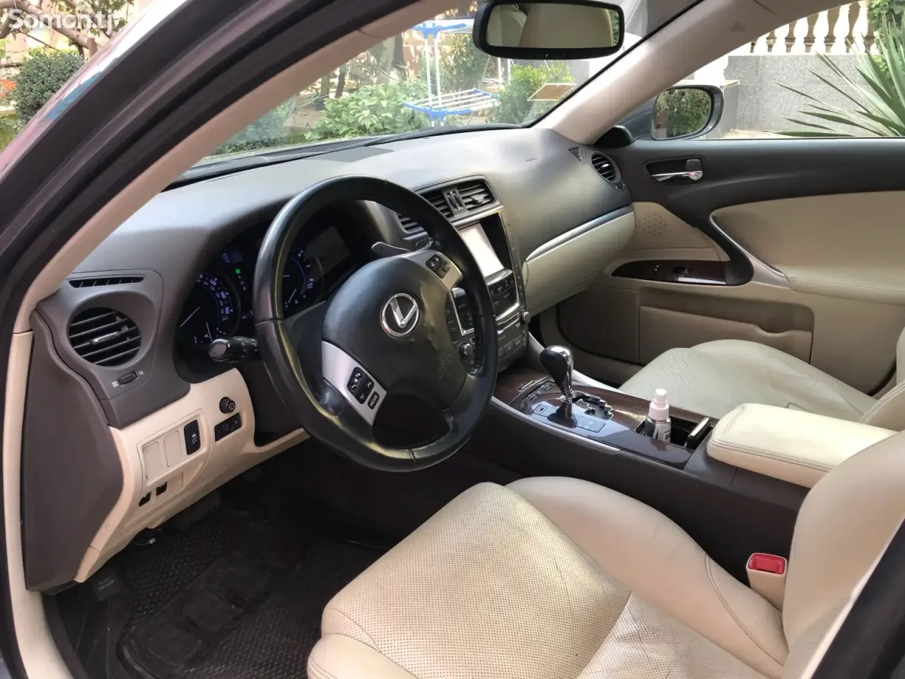 Lexus IS series 2012 · 2.5 AT