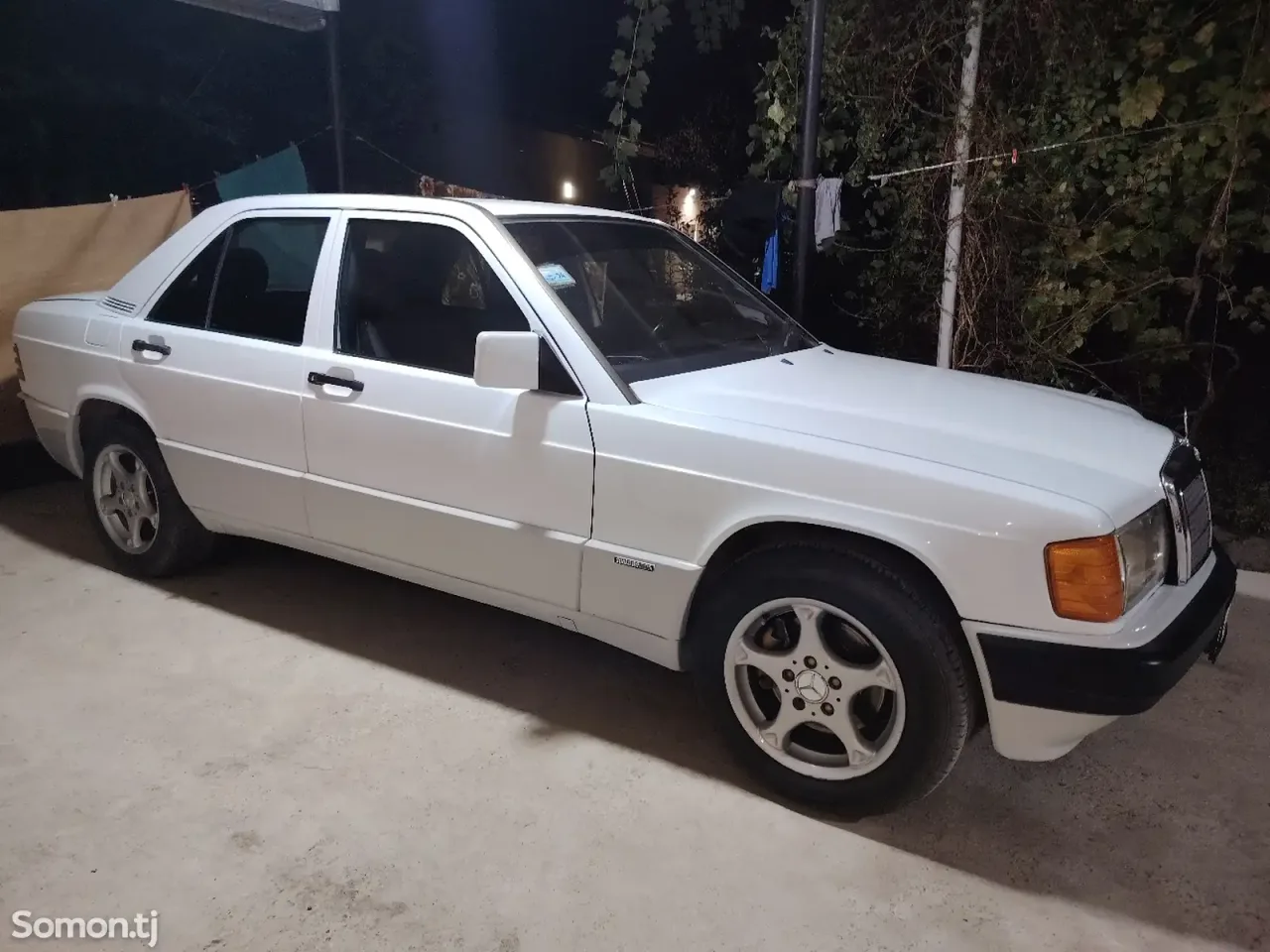 Mercedes-Benz W201 1990 · 1.8 MT