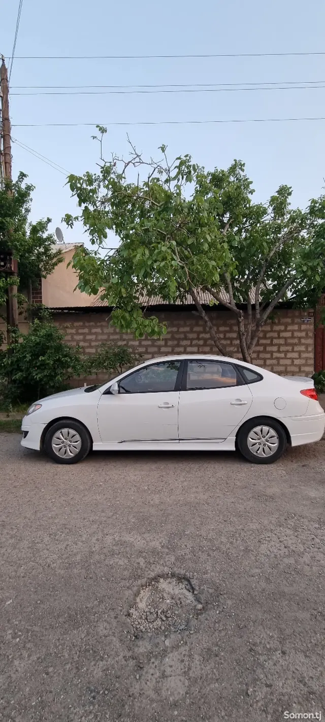Hyundai Avante 2011 · 1.6 AT