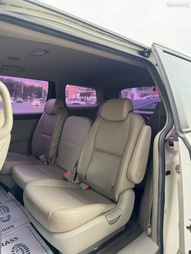 Kia Carnival 2015 · 2.2 AT