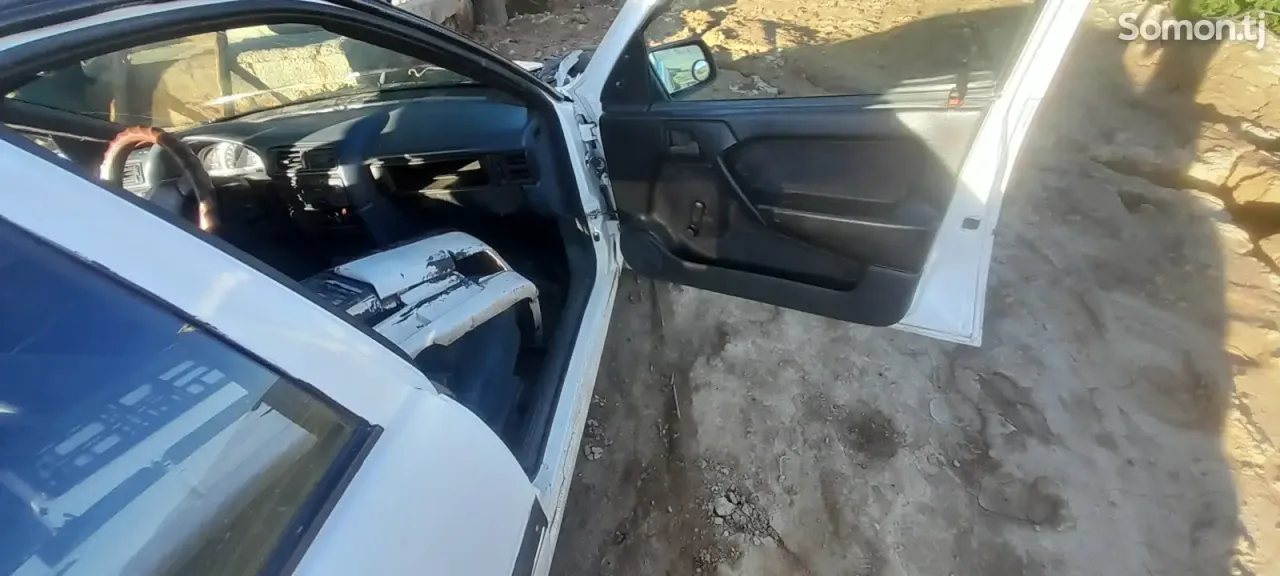 Opel Vectra A 1990 · 1.6 MT