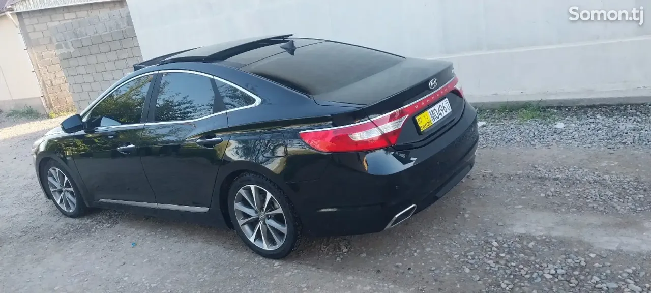 Hyundai Grandeur 2015 · 3.0 AT