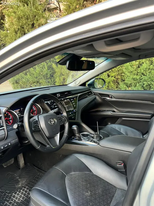 Toyota Camry 2018 · 3.5 AT