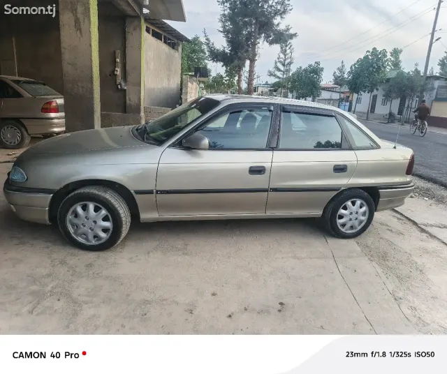 Opel Astra F 1995 · 1.6 MT